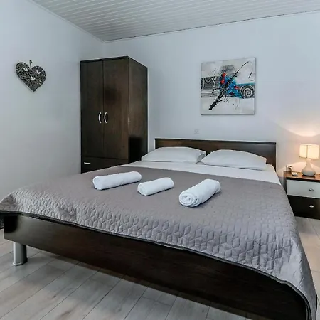 Lada Apartment *