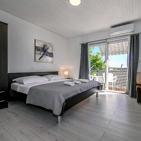 Lada Apartment *