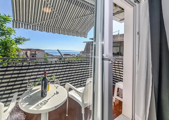 Lada * 马卡尔斯卡