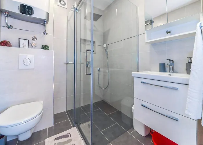 Lada * 马卡尔斯卡