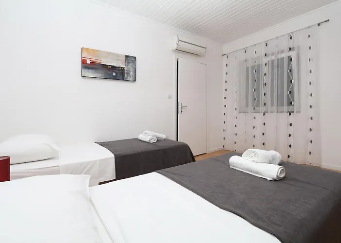 Lada * 马卡尔斯卡