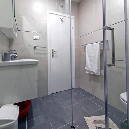 Lada マカルスカ