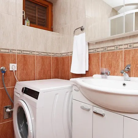 Lada マカルスカ