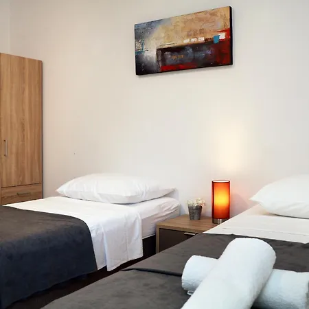 Lada マカルスカ